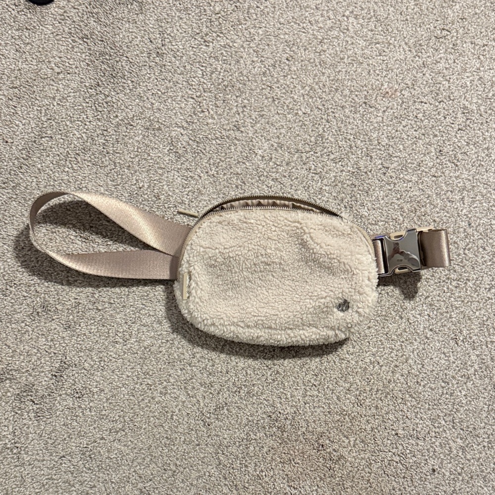 Lululemon Sherpa Belt Bag
